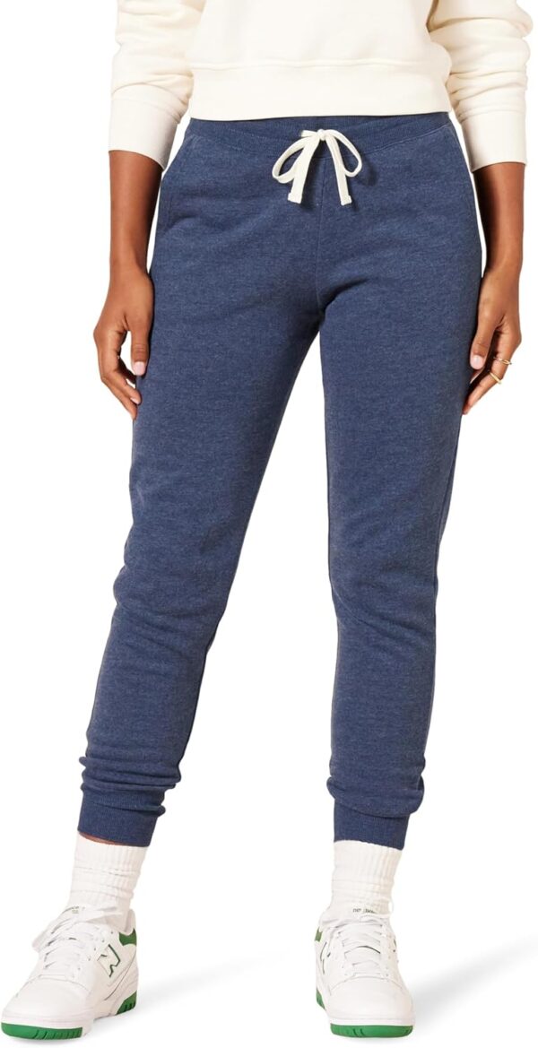 Amazon Essentials Women's Fleece Jogger Sweatpant (Available in Plus Size)