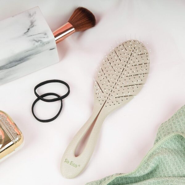 Biodegradable Detangling Brush - Image 9